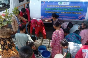 MAN 1 Kota Pekalongan Bantu Air Bersih Warga Pemalang 