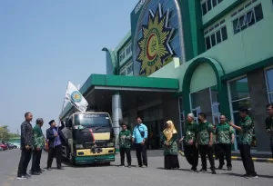 RSI PKU Muhammadiyah Tegal dan Lazismu Bagikan 35 Tangki Air Bersih
