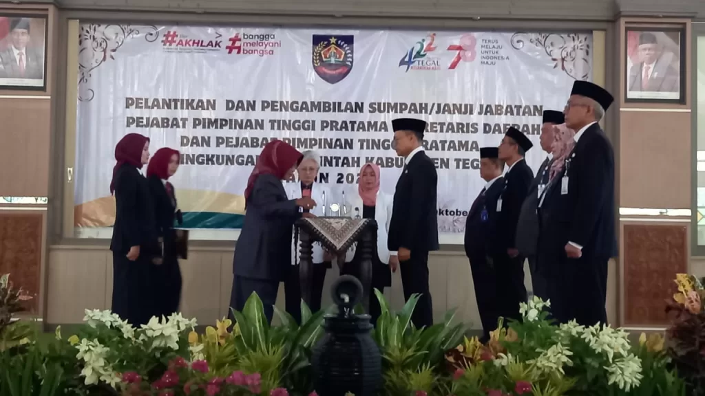 Bupati Umi Lantik Amir Makhmud Sebagai Sekda Kabupaten Tegal