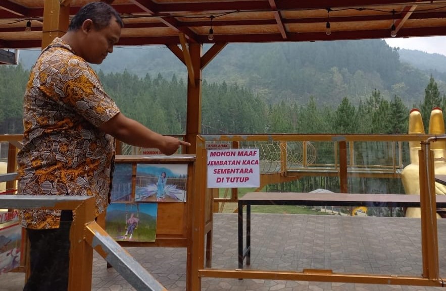 Wahana Jembatan Kaca di Guci Ditutup Sementara, Ini Alasannya