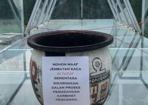 Wahana Jembatan Kaca di Guci Ditutup, Jumlah Pengunjung Turun