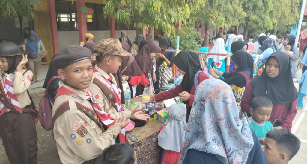 Dibalik Pemecahan Rekor MURI, Siswa SMPN 1 Ketanggungan Berlatih Wirausaha