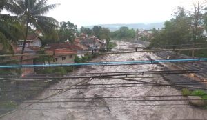 Lingkungan Kawasan Hulu Rusak, Banjir Mengintai