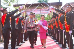 Kapolres Baru Disambut Pedang Pora
