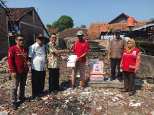 Akibat Konsleting Listrik, Rumah Warga Kertasari Terbakar