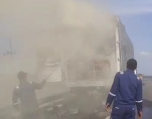 Truk Box Bawa Paket Kebakaran di KM 261 Tol Pejagan – Brebes