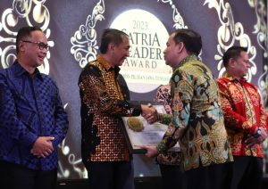 Pj Bupati Brebes Raih Penghargaan SBA Kategori Satria Ekonomi Pembangunan