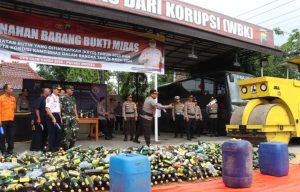 3.248 Botol Miras Dimusnahkan Jelang Tahun Baru 2024