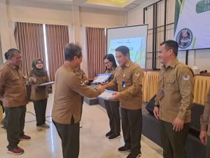 Produksi Getah Pinus KPH Pekalongan Barat Melampaui Target