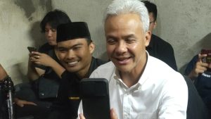 Ganjar Sapa Gus Ali Gondrong dan Warga Pati saat Bermalam di Kota Tegal