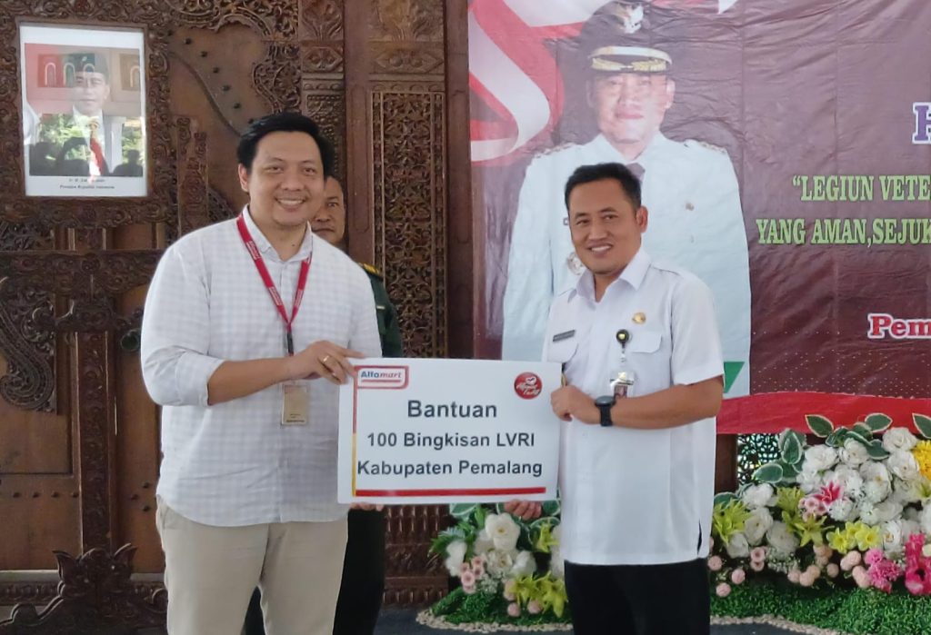 HUT ke-67 LVRI, Alfamart Berikan Tali Asih Kepada Veteran
