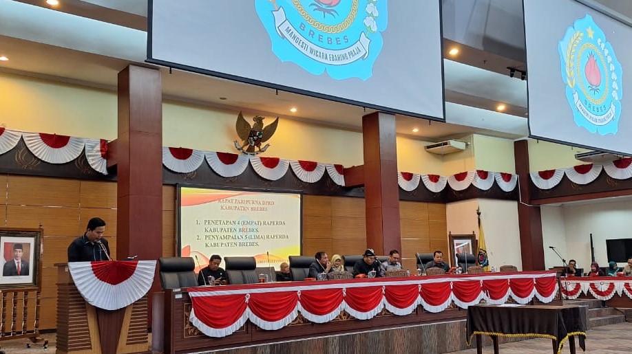 Sah, DPRD Brebes Menetapkan Empat Raperda Menjadi Perda