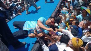 Pendukung Prabowo-Gibran Tumpah Ruah di Lapangan Pandawa Tegal