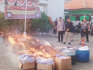 21.916 Lembar Surat Suara Rusak dan Kelebihan Dimusnahkan KPU Brebes