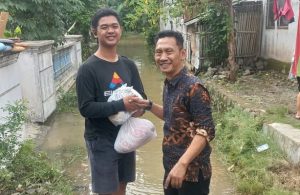 SMK BP Adiwerna Bantu Siswa Terdampak Banjir di Brebes