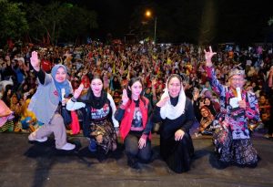 Undang Warga Makan Gratis, Ribuan Bungkus Nasi Ludes Satu Jam