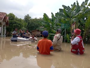 Banjir Rendam Pemukiman di Desa Bojong, 3 KK Sempat Mengungsi