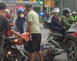 Xpander Cross Seruduk Honda Vario