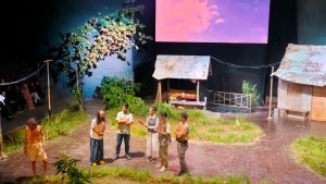 Ribuan Pasang Mata Saksikan Pertunjukan Teater Turah di Taman Budaya Tegal