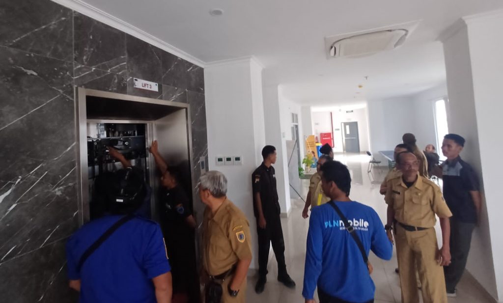 Terjebak di Lift KPT Brebes, Sejumlah Karyawan Pemkab Berhasil Diselamatkan