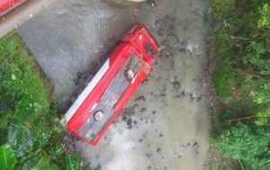 Truk Tangki Terjun ke Sungai Glagah Tonjong Brebes