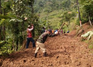 Longsor, Dua Ruas Jalan Antardesa di Salem Brebes Putus Total
