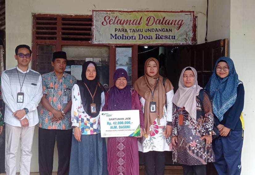 Keluarga Petugas Linmas KPPS Diberi Santunan Kematian