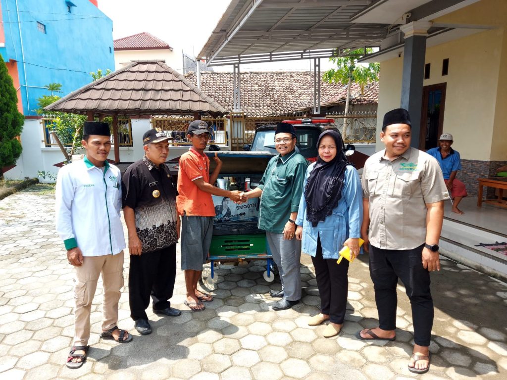 Lazisnu Beri Bantuan Becak kepada Korban Puting Beliung