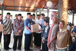 1.000 Paket Sembako Dibagikan ke Anak Yatim dan Dhuafa
