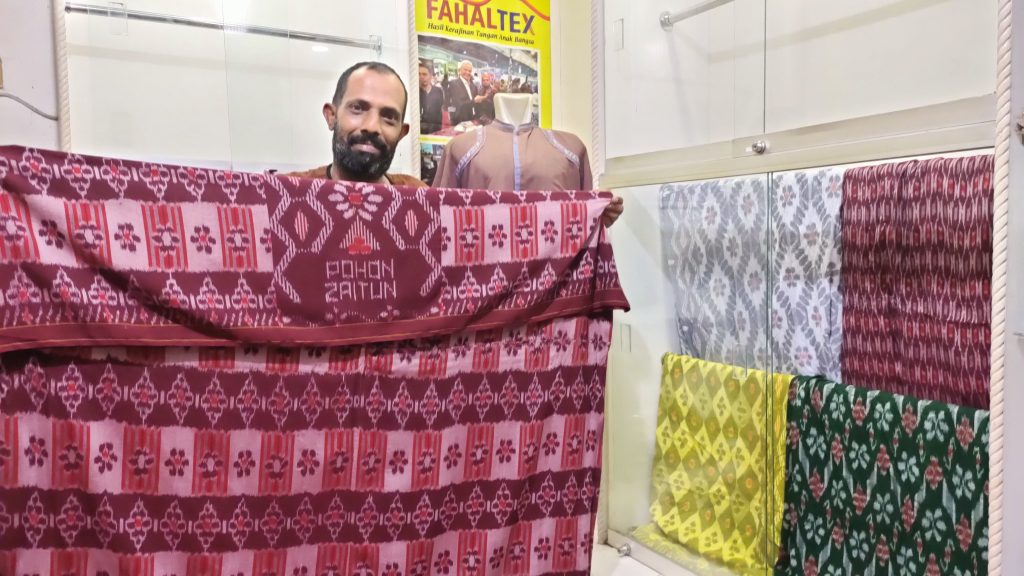 Berkah Ramadan, Produsen Sarung Tenun Goyor Kebanjiran Pesanan