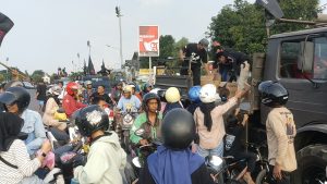 DPC 234 SC Kota Tegal Bagikan 3.500 Paket Takjil