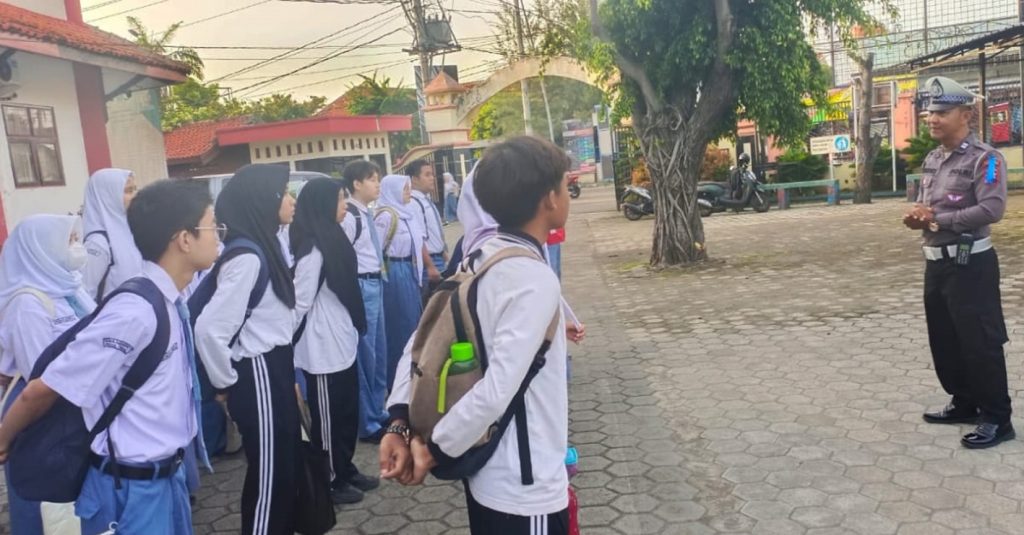 Polisi Mulai Sambangi Sekolah, Ajak Pelajar Jaga Keselamatan Berkendara