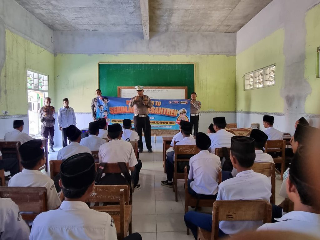 Kampanye Keselamatan Berlalu Lintas Sasar Santri Ponpes