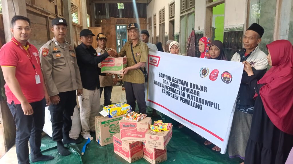 PWI Pemalang dan Alfamart Salurkan Bantuan logistik serta Kebutuhan Bayi