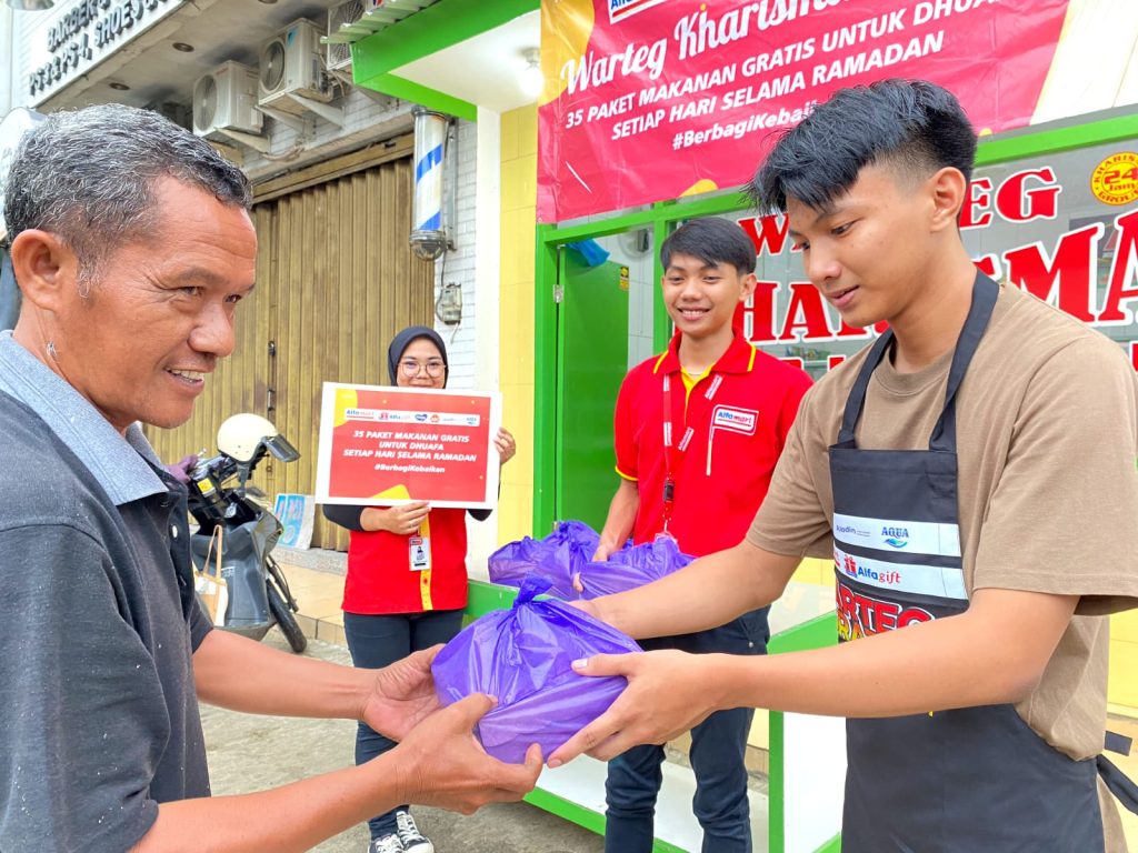 Warteg Gratis Alfamart Kembali Hadir, Bagikan 35.000 Paket Buka Puasa Untuk Duafa
