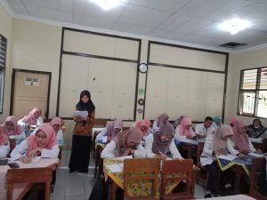 Dosen Unnes Dampingi Guru SD Margadana Menyusun Modul Ajar PSE