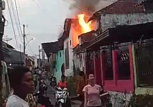 Rumah di Bumiayu Terbakar, Diduga Korsleting Saat Ngecas HP