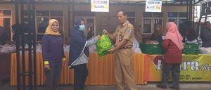 Bantu Warga Peroleh Sembako Murah, Dinas KP Tan Gelar Gerakan Pangan Murah di Kelurahan Kudaile