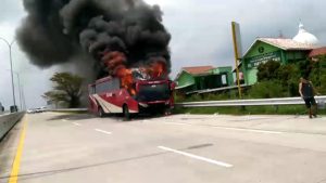 Bus Terbakar di Exit Tol Adiwerna