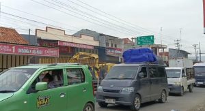 Kendaraan Pemudik Mulai Mengular di Jalur Ketanggungan-Purwokerto