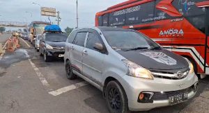 H-4 Lebaran, Kendaraan Pemudik Macet di Exit Tol Pejagan