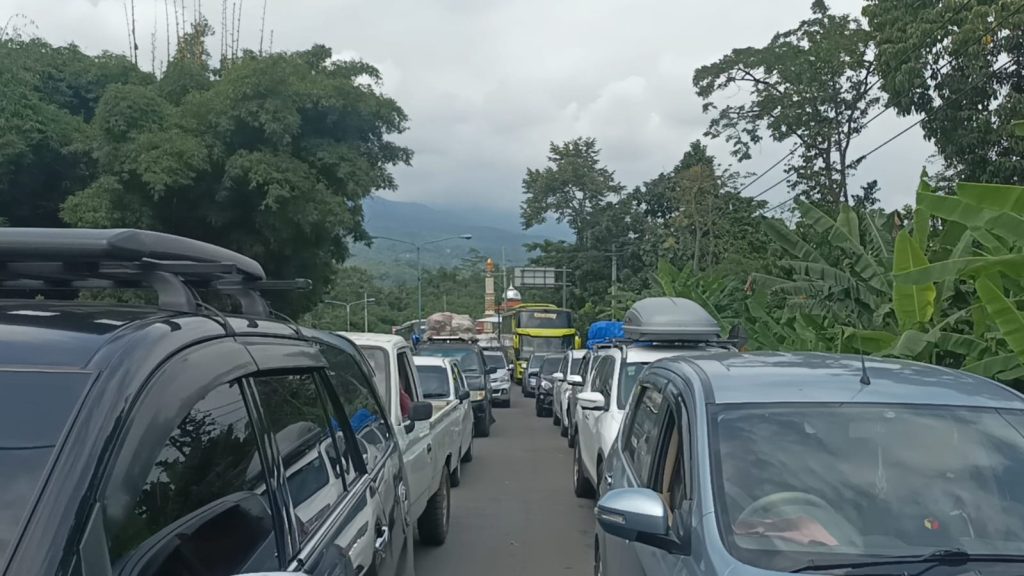 H+5 Lebaran, Kendaraan Arus Balik Terjebak Macet di Jalan Lingkar Bumiayu