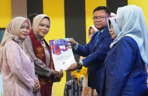 Lima Calon Wisudawan Fakultas Hukum FH UPS, Hampir Sempurna Raih Summa Cumlaude
