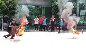PMI Kabupaten Tegal Latih Pemadaman Api dan Simulasi Evakuasi Mandiri