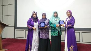 Dua Tokoh Muslimah Kabupaten Tegal Terima Penghargaan Citra Istakarya Nusantara