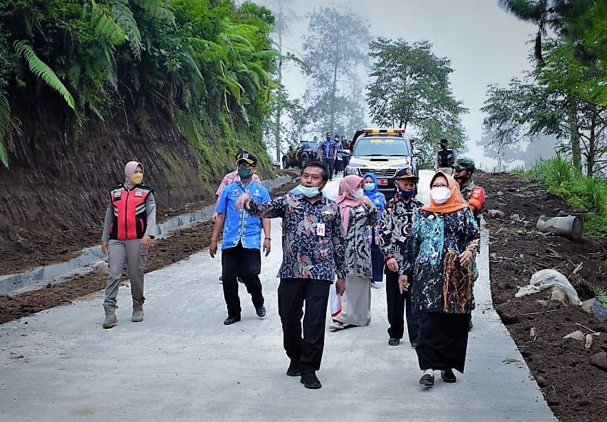 Jalan Tembus Sigedong-Sawangan Tegal Terbengkalai