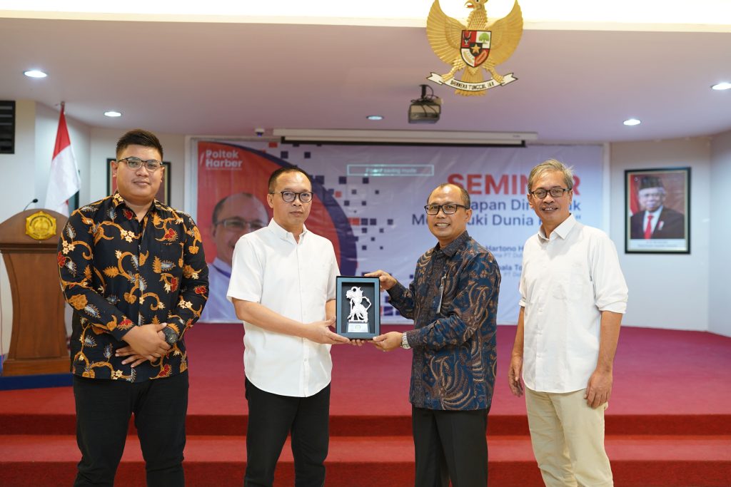 Dirut Anak Perusahaan Dana Pensiun Garuda Indonesia Bekali Mahasiswa Poltek Harber
