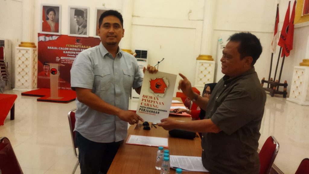 Bakal Cawabup Irfan Serahkan Berkas Pendaftaran  ke Gerindra dan PDIP