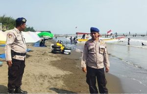 Pantai di Tegal Dipadati Wisatawan, Patroli Keamanan Ditingkatkan