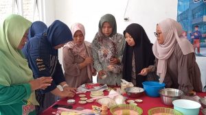 Difabel Kabupaten Tegal Dilatih Kewirausahaan Membuat Kue 